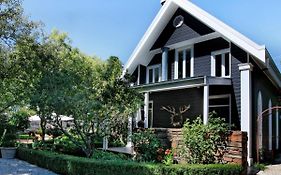 Park Avenue - Architecturally Designed Villa
